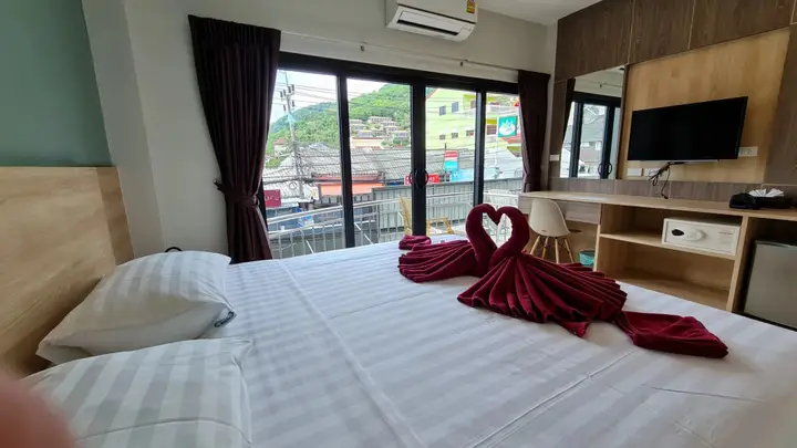 Муанг: Room Actually