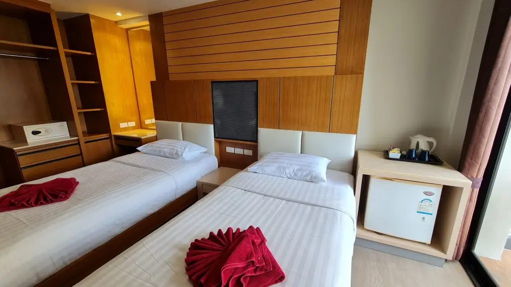 Муанг: Room Actually