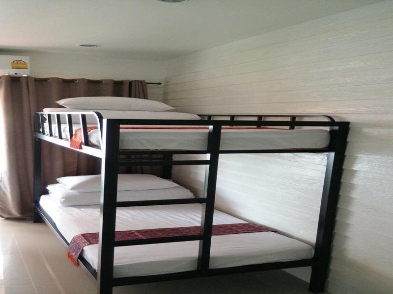 Бангкок: Back Home Backpackers