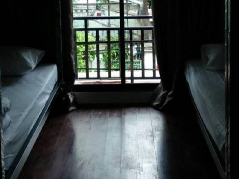 Бангкок: Back Home Backpackers