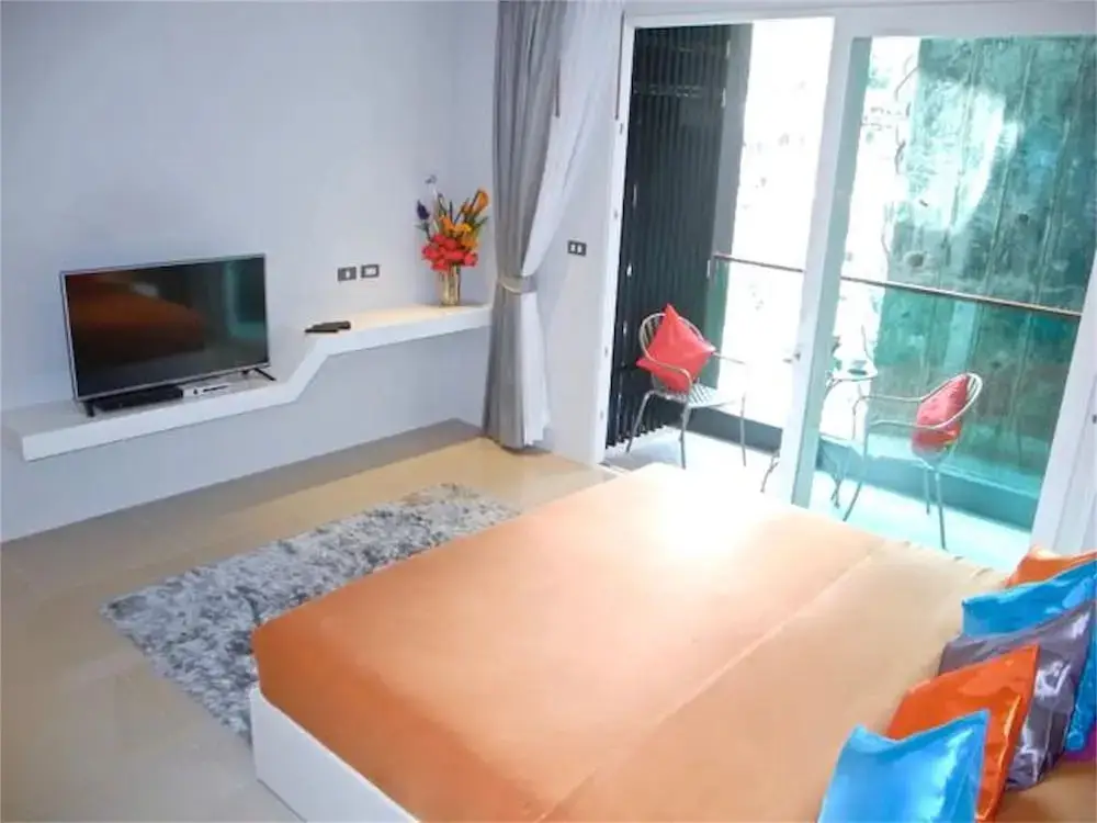 Кату: Emerald Patong New Studio with Balcony