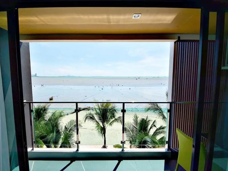 Бангламунг: Golden Dragon Beach Pattaya