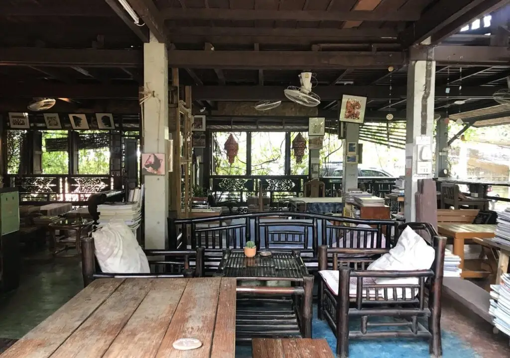 Нан: Banban Nannan Library and Guesthome
