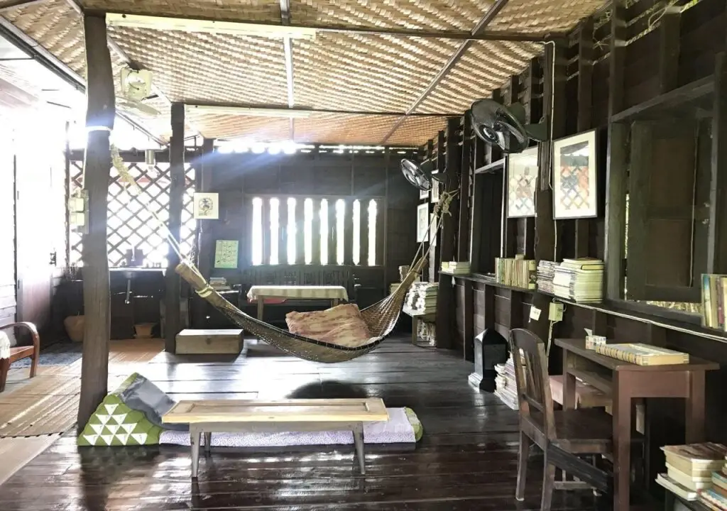 Нан: Banban Nannan Library and Guesthome