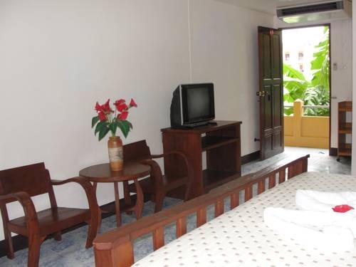 Кату: Baan Kasemsuk Guesthouse