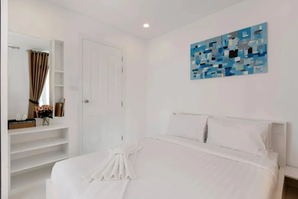 Кату: The Regent Condo