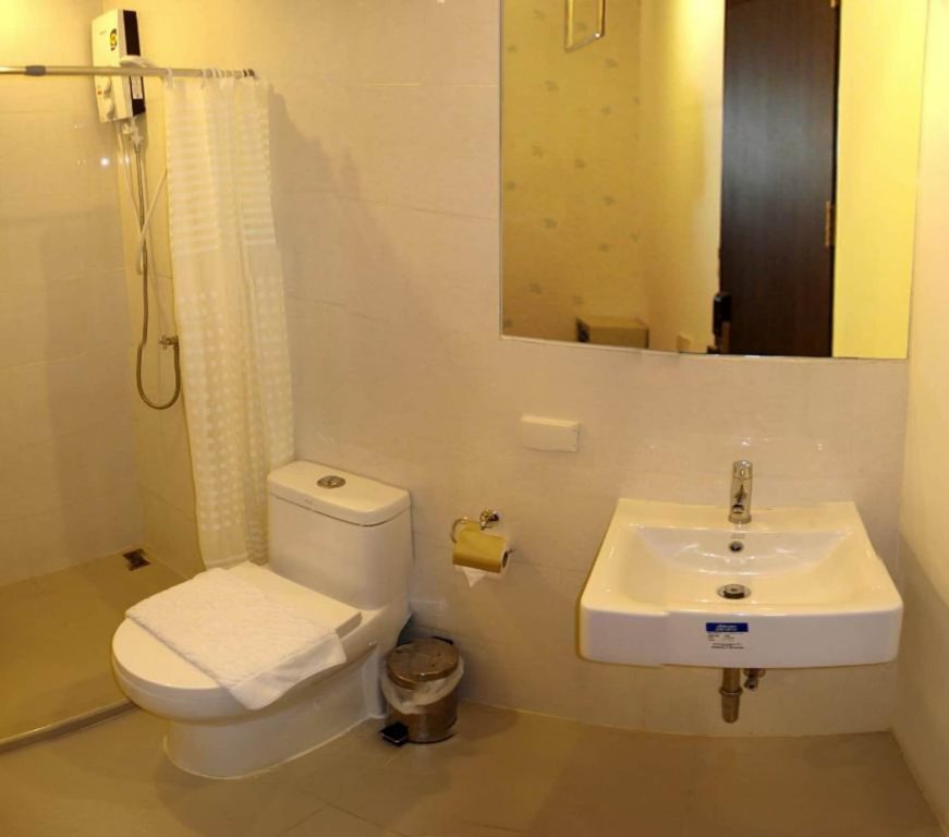 Бангкок: Nantra Silom