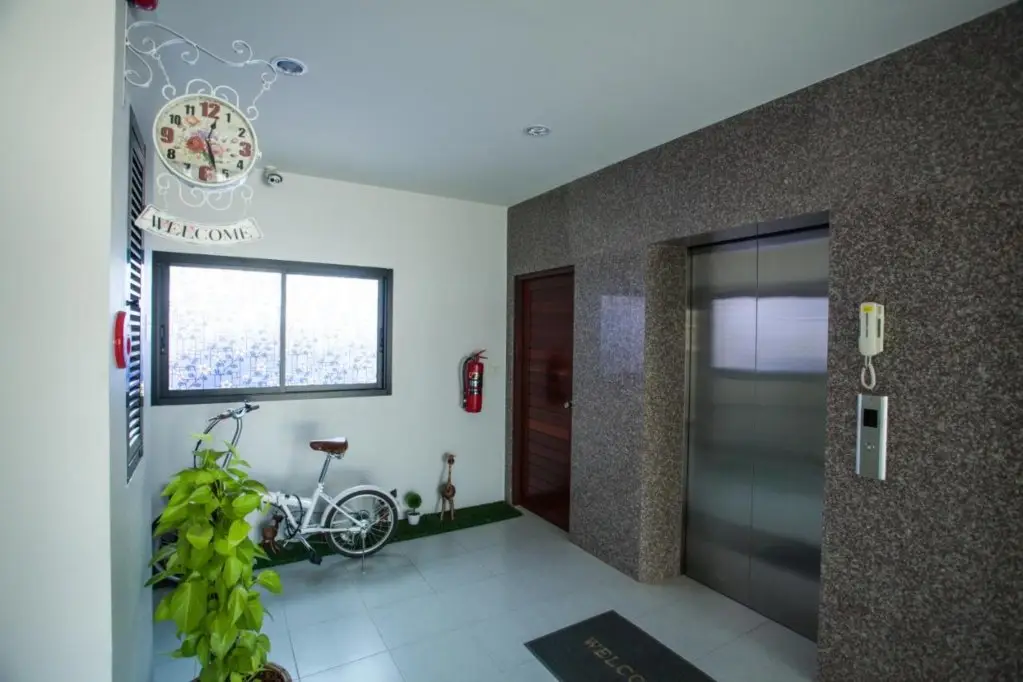 Тхаланг: JJW House