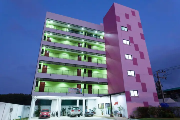 Тхаланг: JJW House