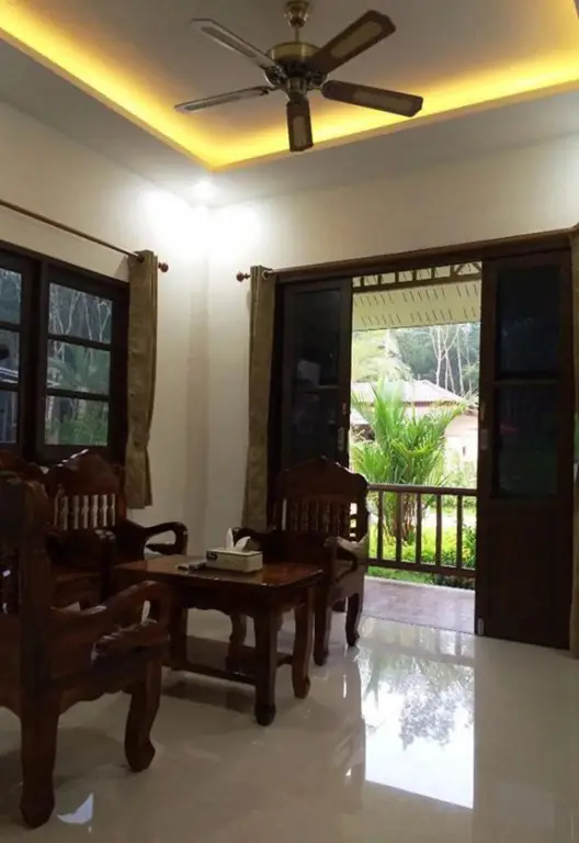 Као Лак: Dachatorn Village Bungalow