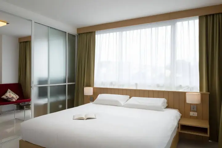 Муанг: The Wide Suites