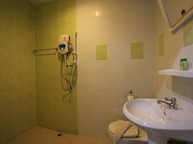 Кату: Lucky Leks Guesthouse