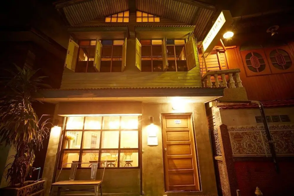 Бангкок: The Local Surasak Hostel