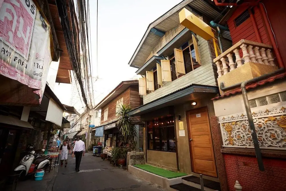 Бангкок: The Local Surasak Hostel