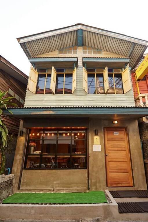 Бангкок: The Local Surasak Hostel