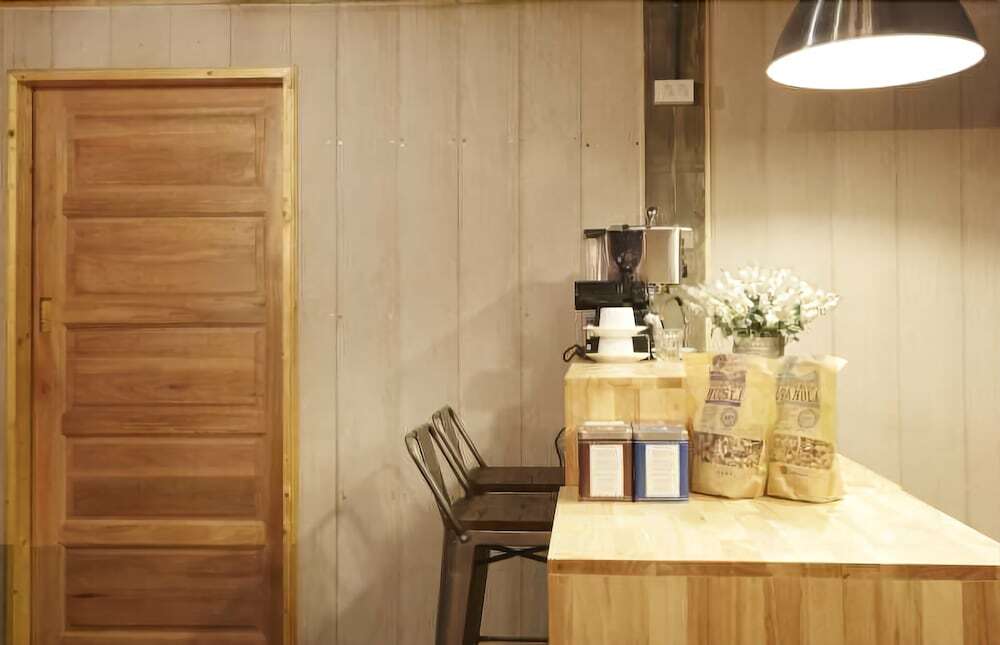 Бангкок: The Local Surasak Hostel