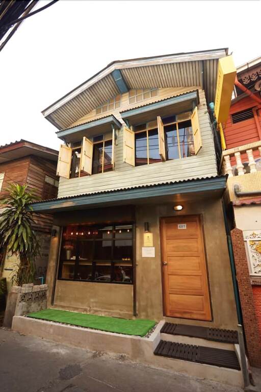 Бангкок: The Local Surasak Hostel