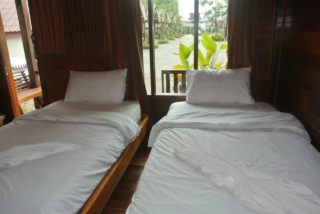 Сураттхани: Ruenthong Resort Surat Thani
