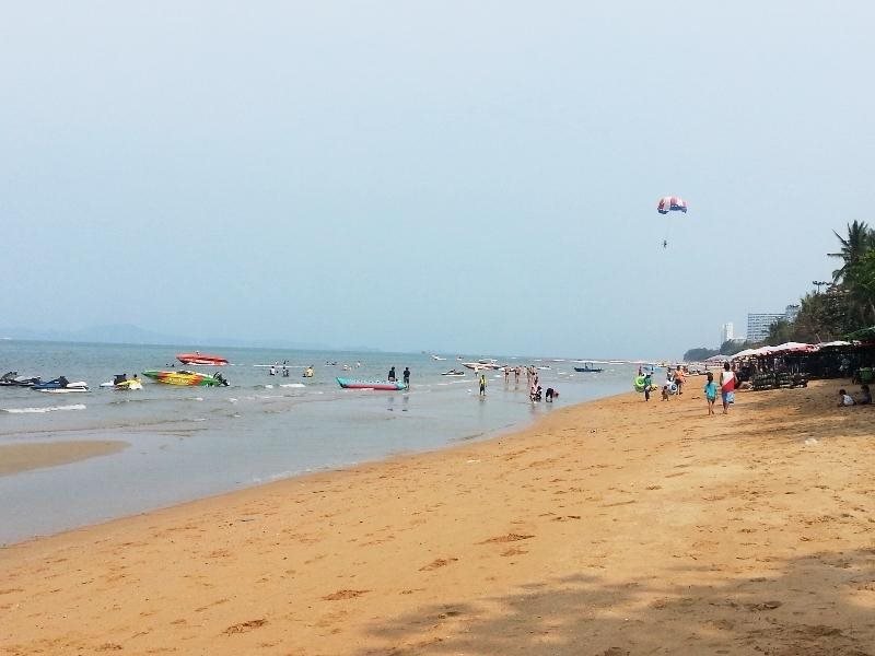 Паттайя: Vattui Beach Villa Jomtien
