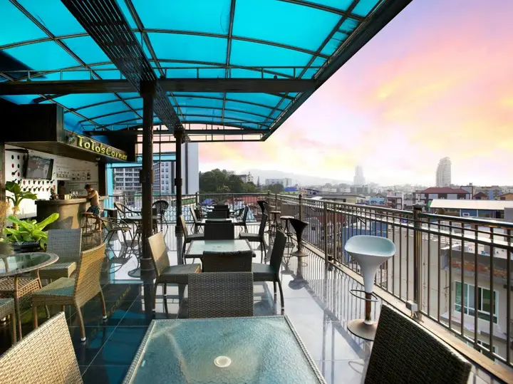 Пхукет: Patong Eyes Hotel