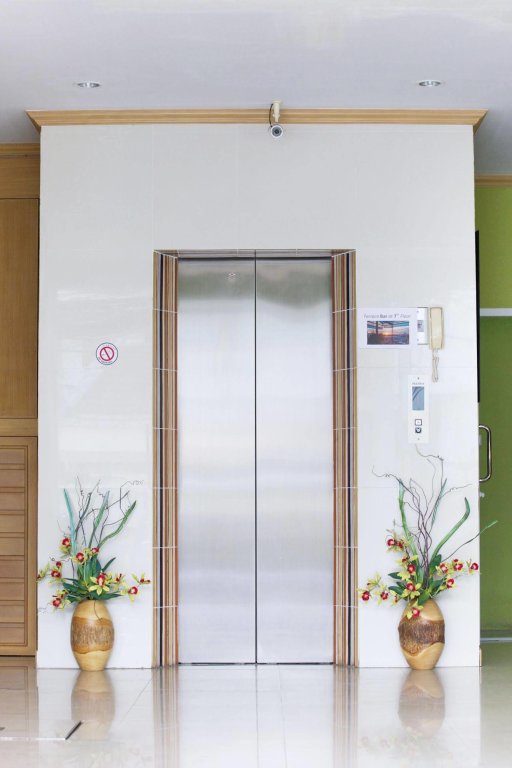Пхукет: Patong Eyes Hotel
