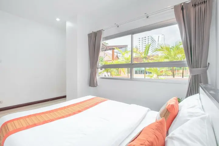 Бангкок: Teja Lakeview Apartments