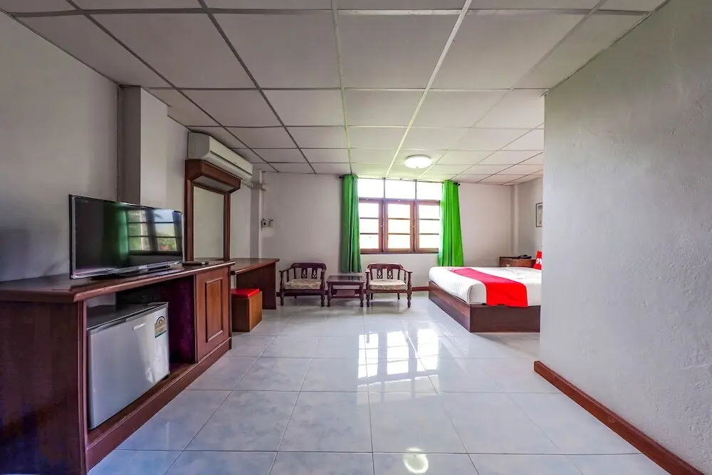 Самуи: Dumrong Town Hotel