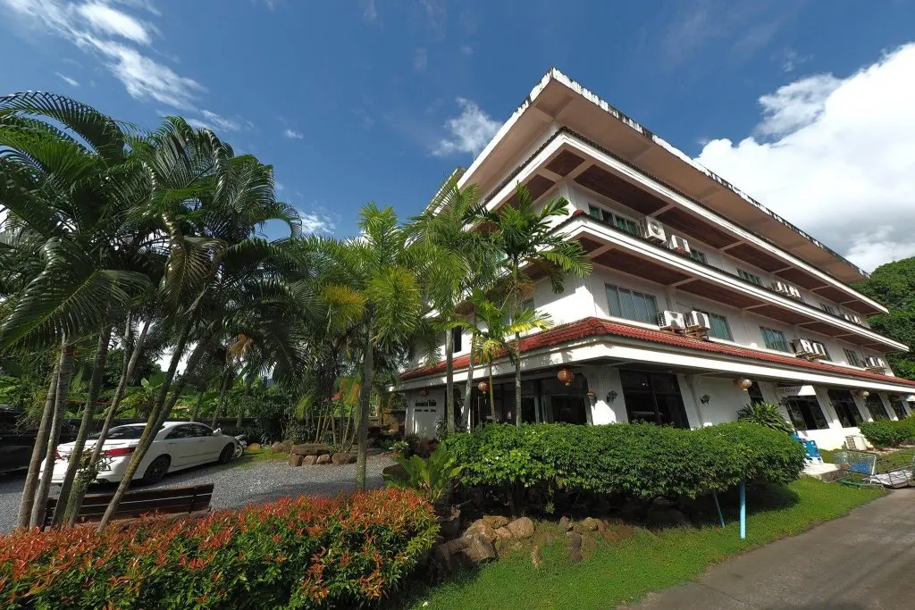 Самуи: Dumrong Town Hotel
