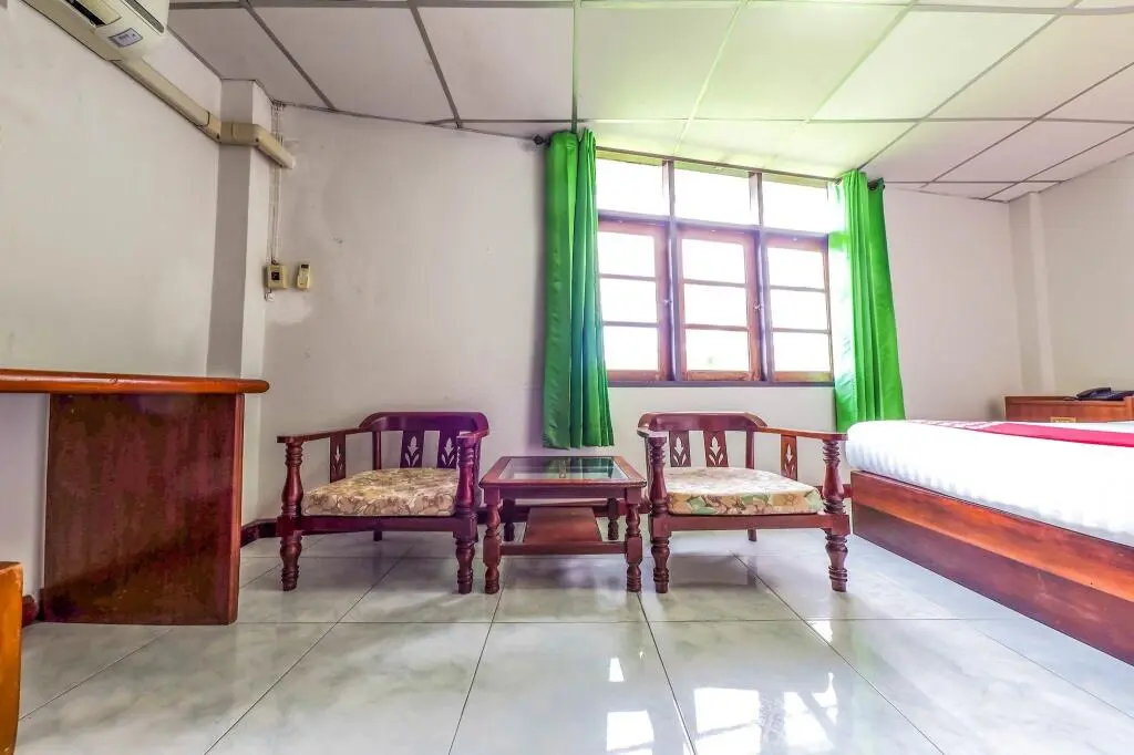 Самуи: Dumrong Town Hotel