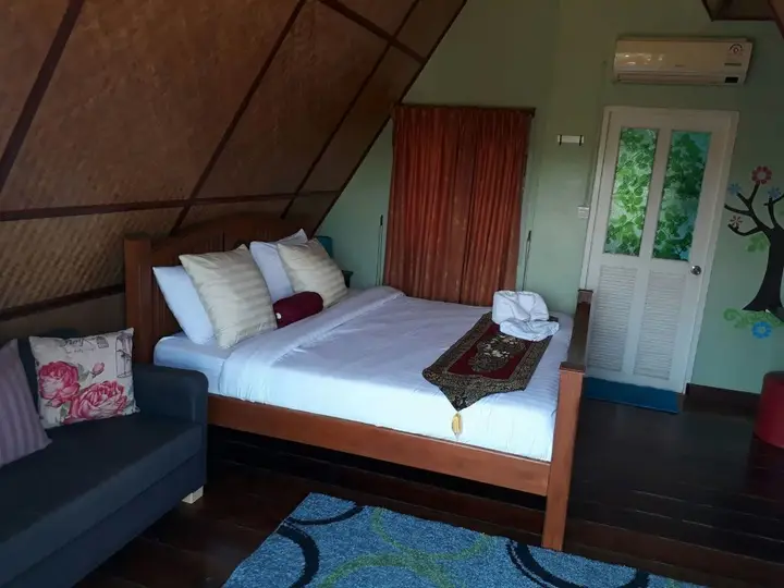 Сай Йок: Riverside Hill Resort & Restaurant