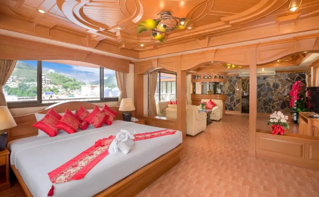 Кату: Chang Residence
