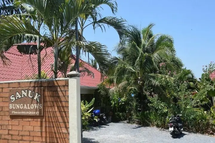 Муанг: Sanuk bungalows