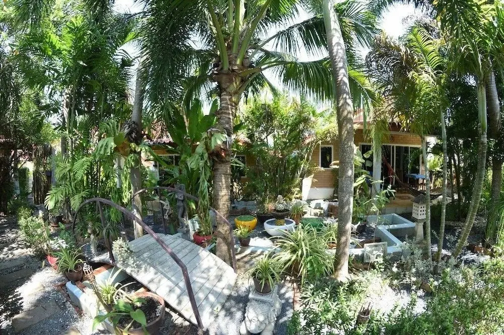 Муанг: Sanuk bungalows