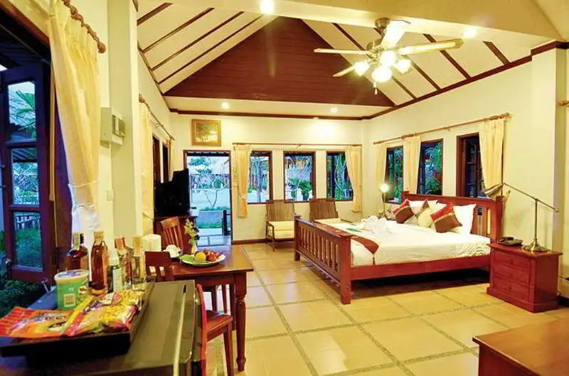 Муанг: Ao Chalong Villa Resort & Spa