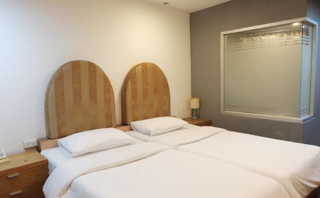 Бангкок: Suriwongse Hotel