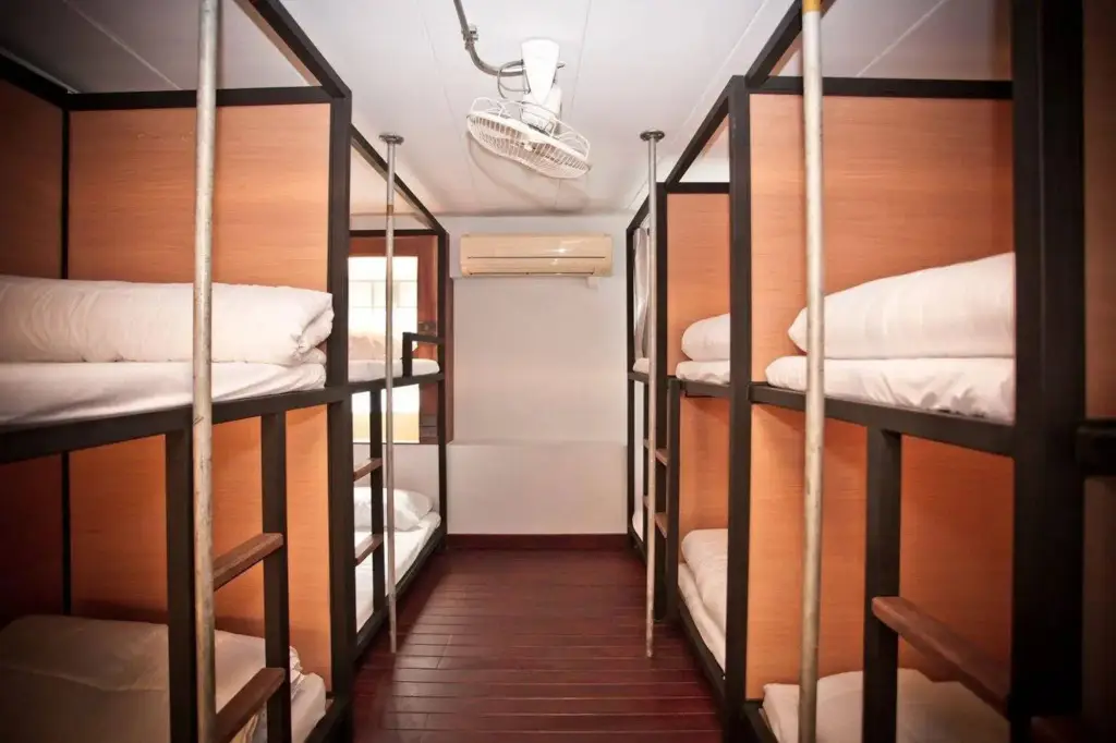 Чиангмай: The Arak Bed Bar and Hostel