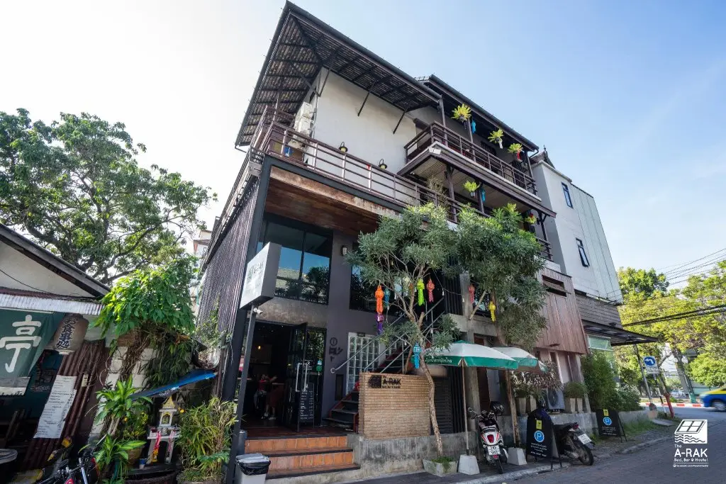 Чиангмай: The Arak Bed Bar and Hostel