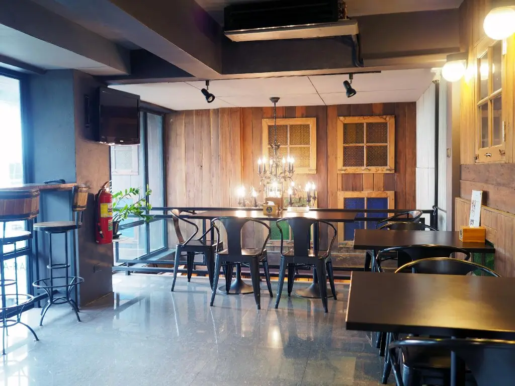 Чиангмай: The Arak Bed Bar and Hostel