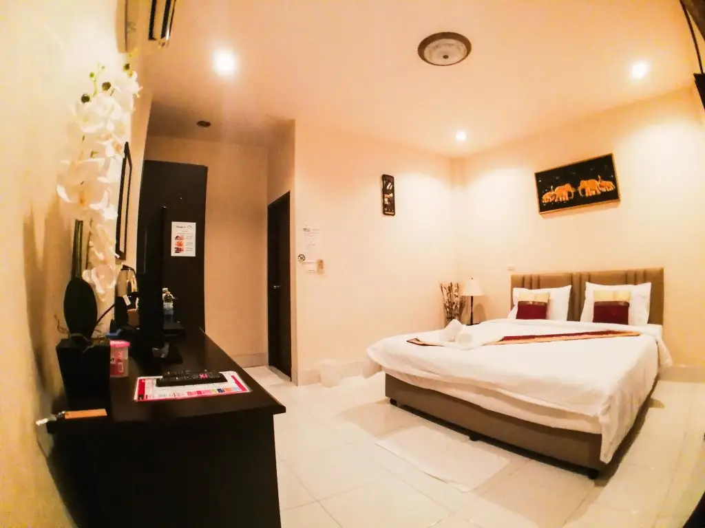 Тхаланг: Tanamas House