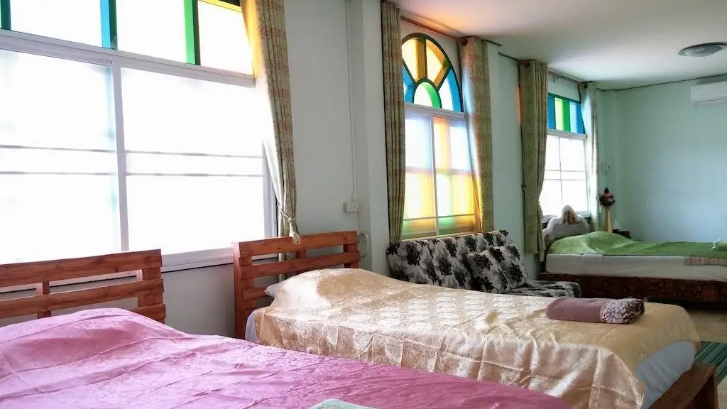 Чианграй: Heun Baan Rong Khun Resort