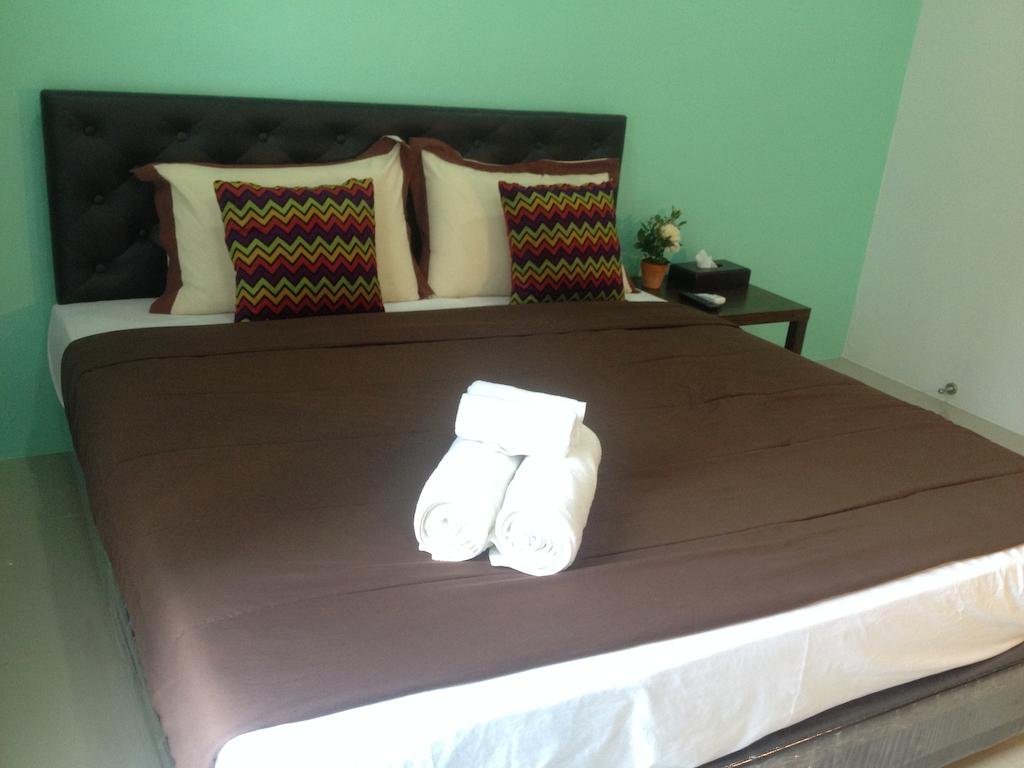 Кату: Ezy House Patong