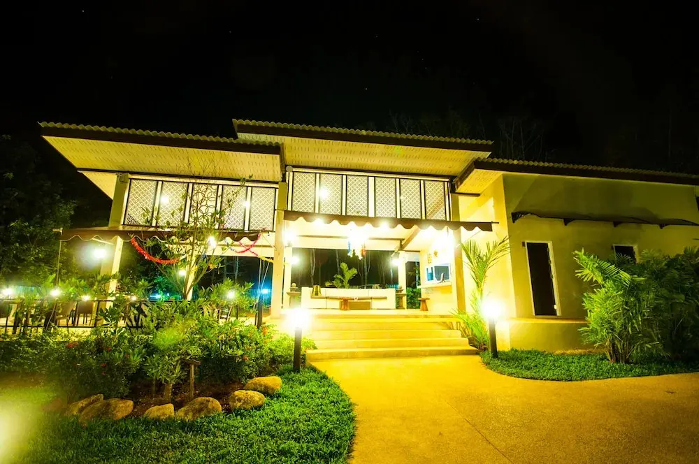Као Лак: Chomphu Resort