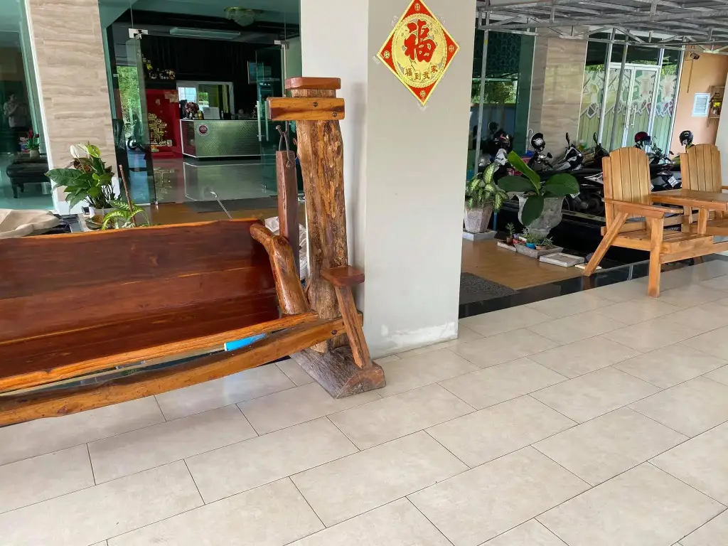 Хатъяй: Able Resident Hat Yai
