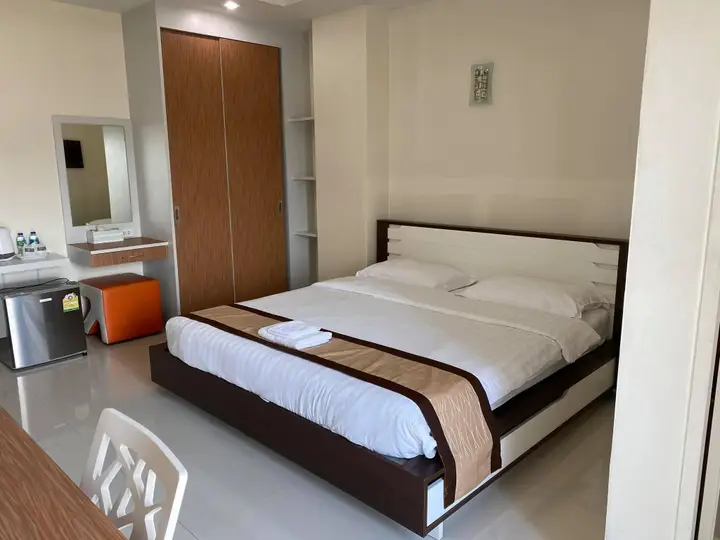 Хатъяй: Able Resident Hat Yai
