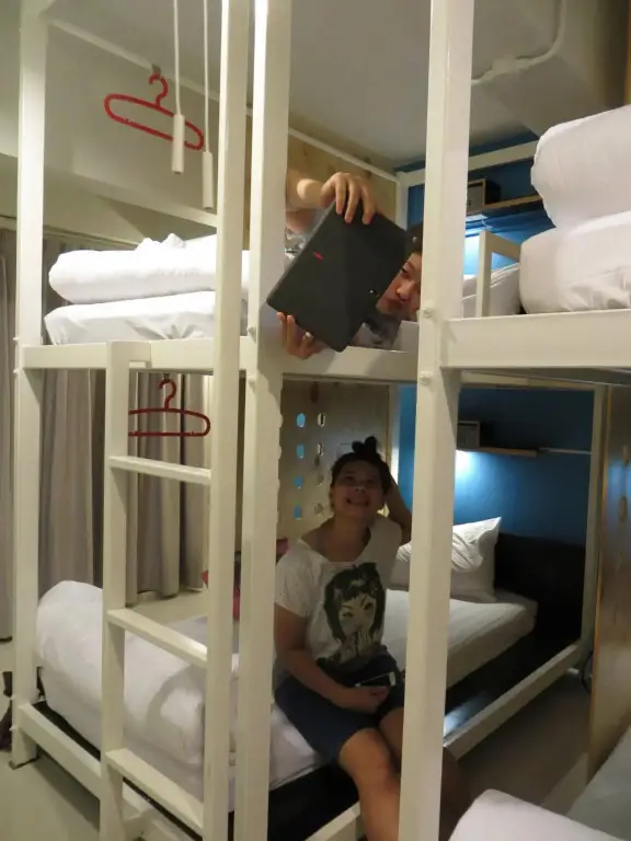 Краби: OYes Hostel