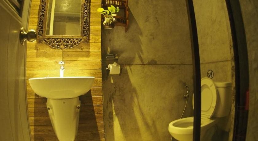 Бангкок: Mon Lodge & Yoga Donmuang
