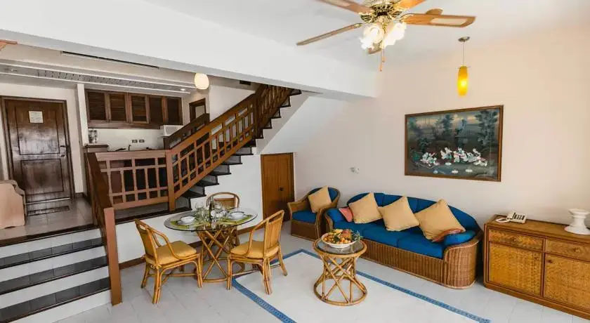 Тхаланг: Allamanda Townhome 1121