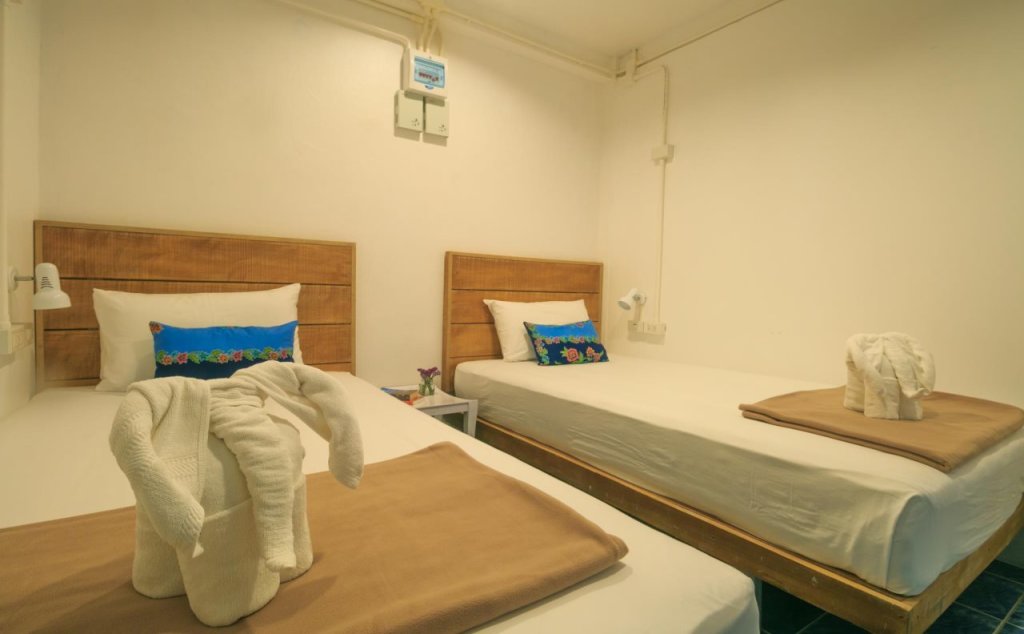 Кату: Frog House Bed & Breakfast