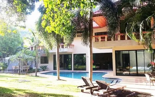 Муанг: Holiday Villa Rawai