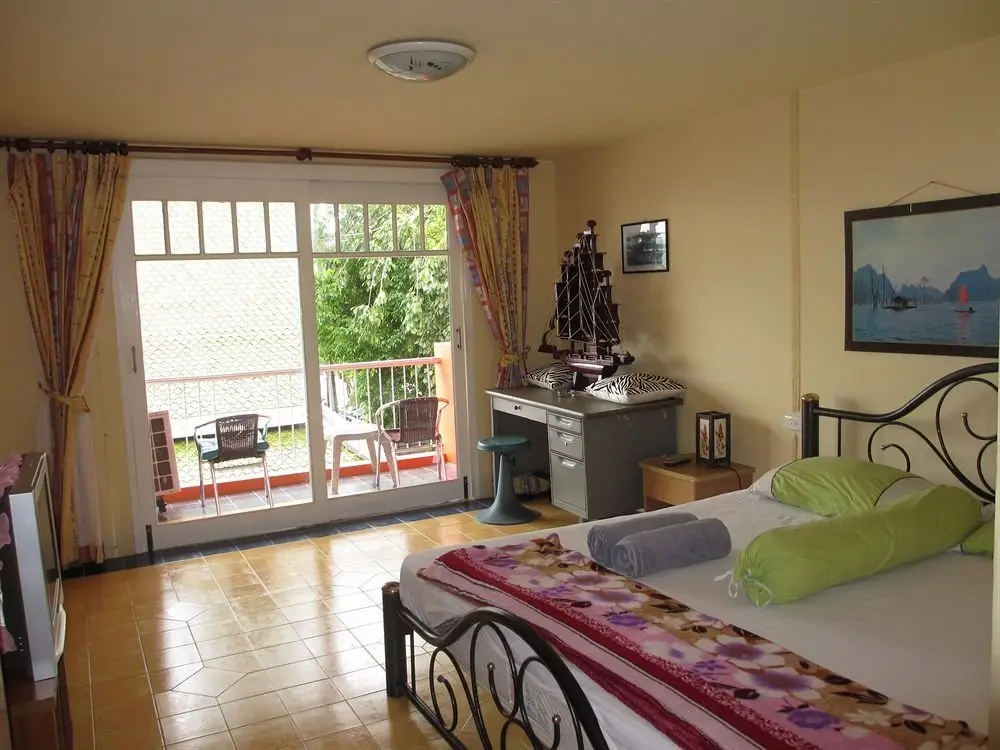 Муанг: Jasmine House